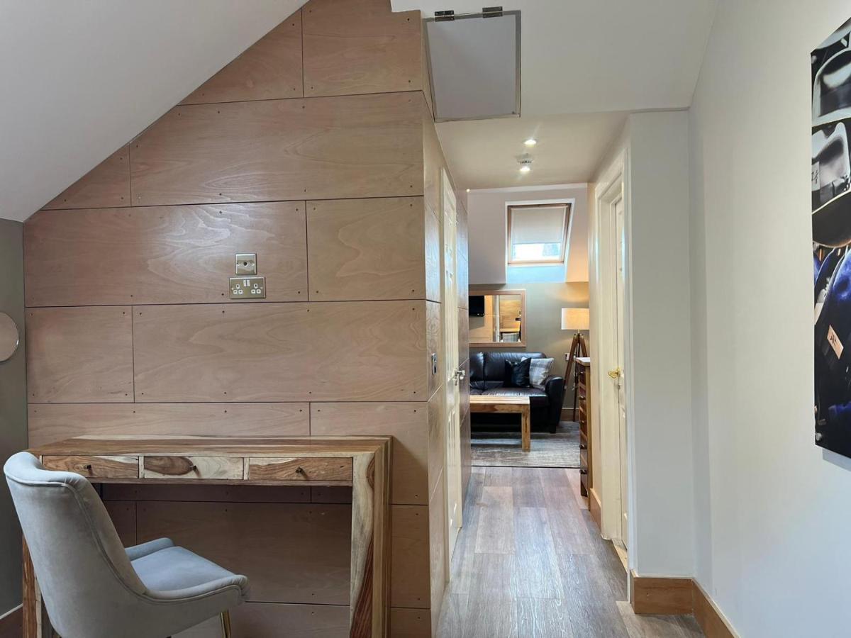 Leaside 3*