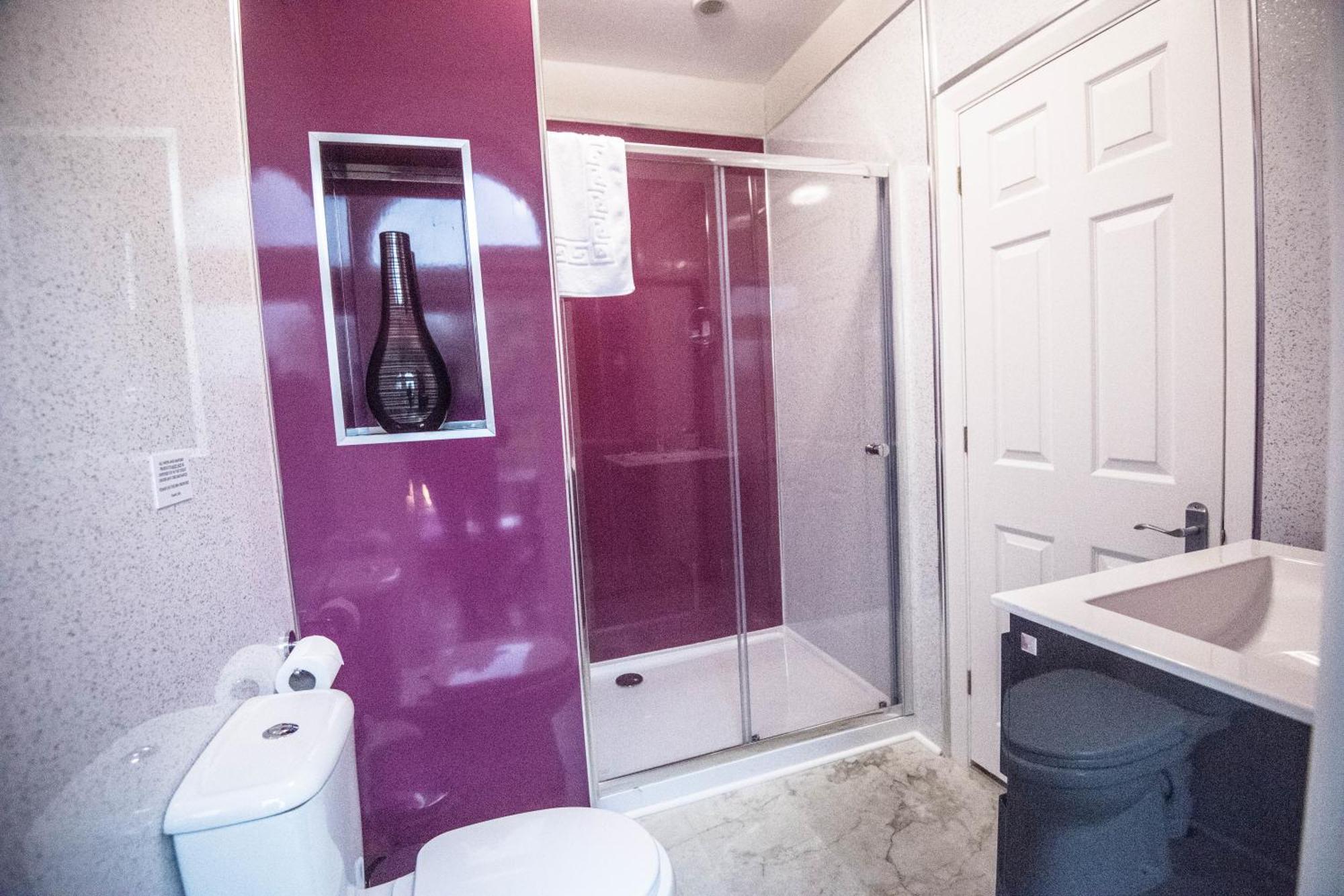 Leaside 3*
